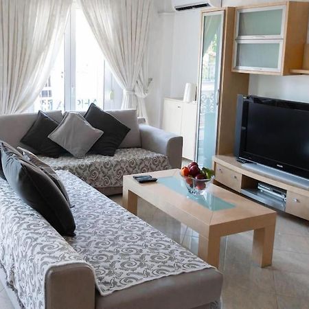 2 Bedroom Holiday Flat, Renovated, In The Centre Аспровалта Екстер'єр фото