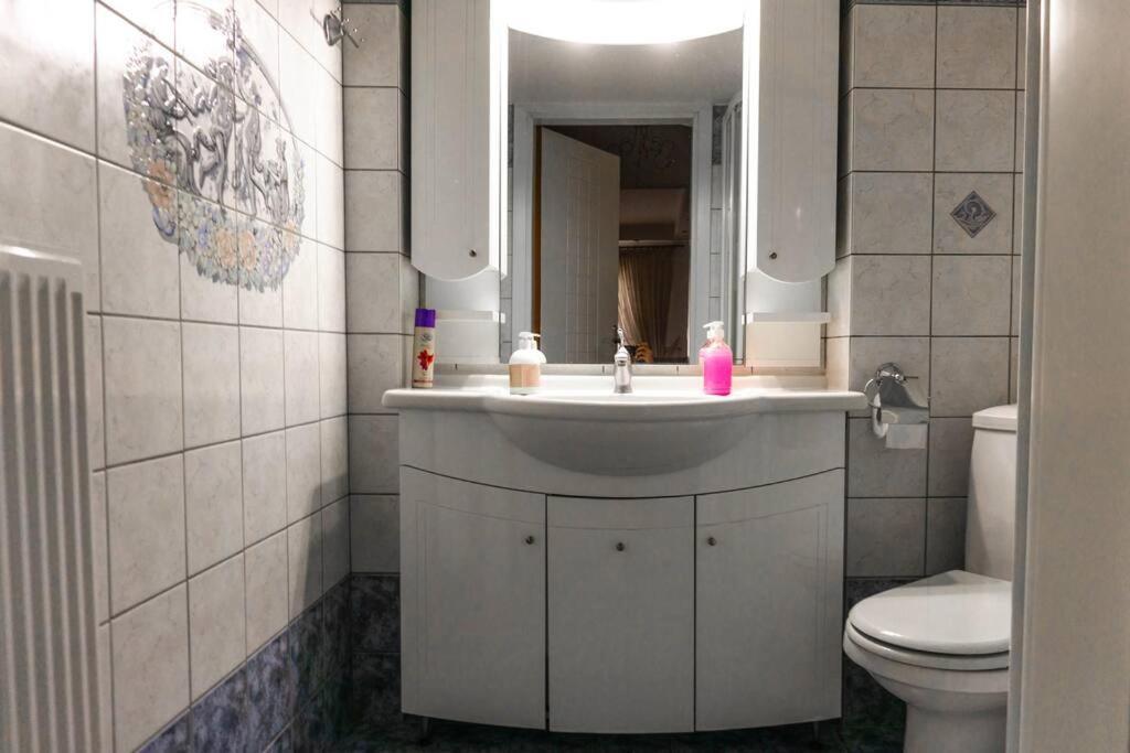 2 Bedroom Holiday Flat, Renovated, In The Centre Аспровалта Екстер'єр фото