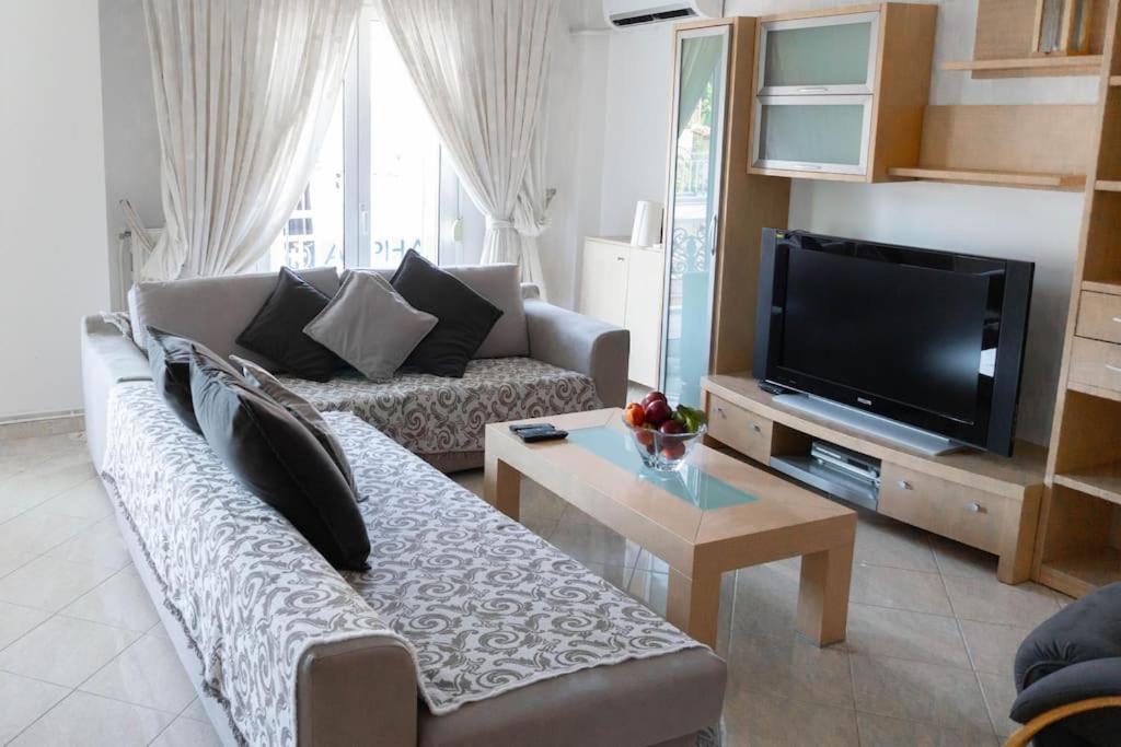 2 Bedroom Holiday Flat, Renovated, In The Centre Аспровалта Екстер'єр фото